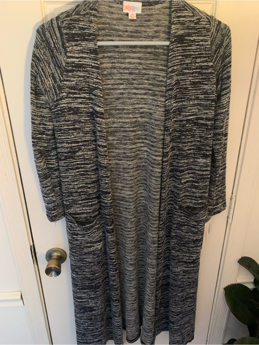Women’s LulaRoe Cardigan Sariah Size XS